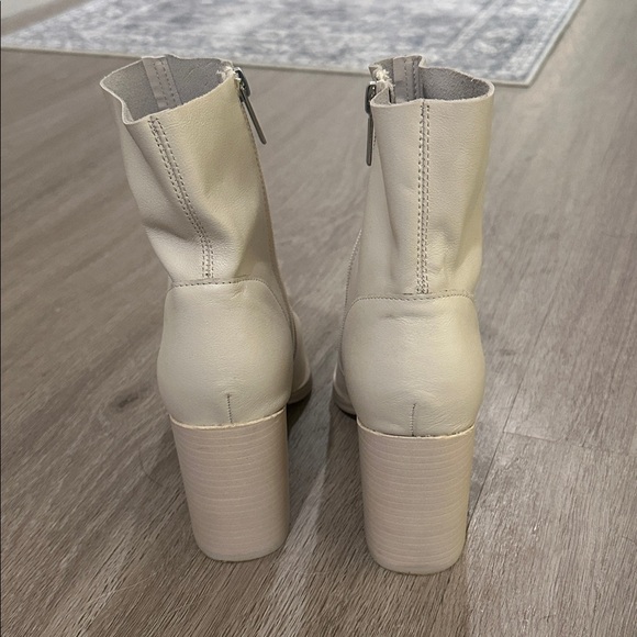 Steve Madden bone colored Ankle Boots size 7 - Picture 5 of 5